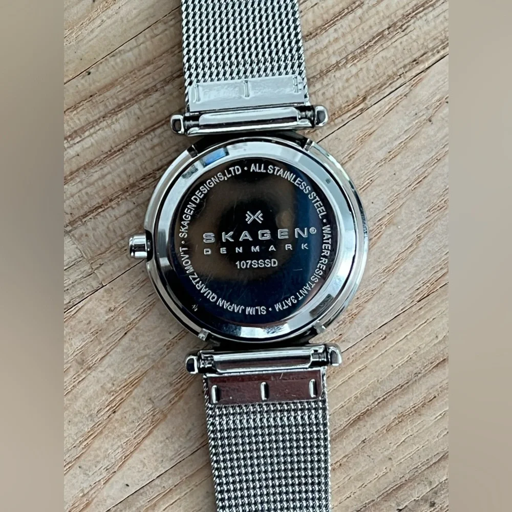 Skagen Steel Denmark Ladies Watch Stainless Steel Mesh Bracelet Crystal Markers